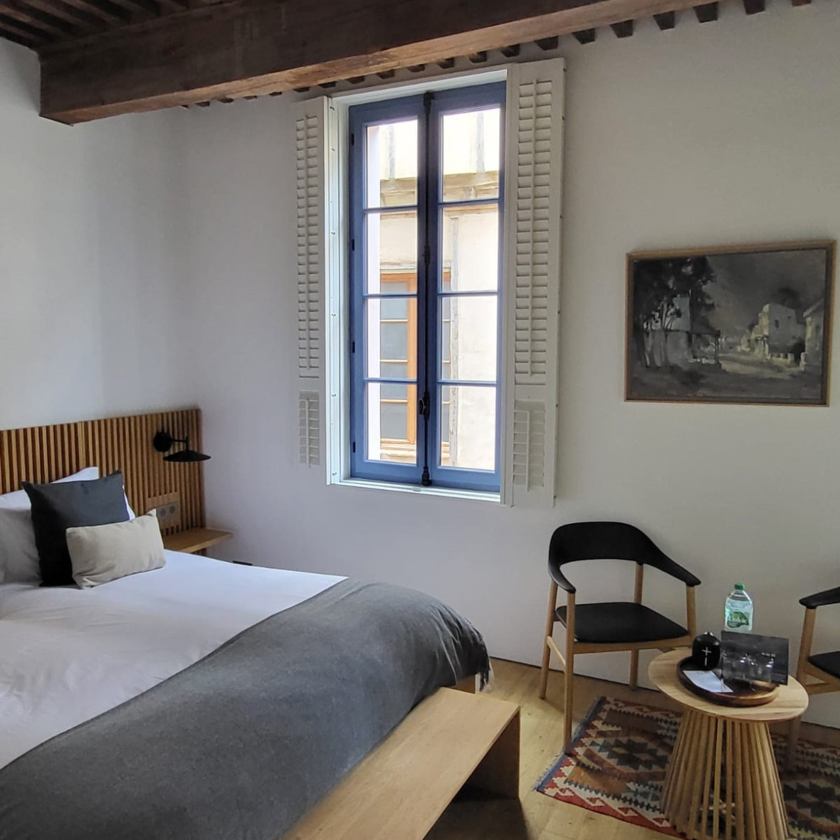 Hotel Bouquerie Lagrasse JASNO Shutters lit.jpg