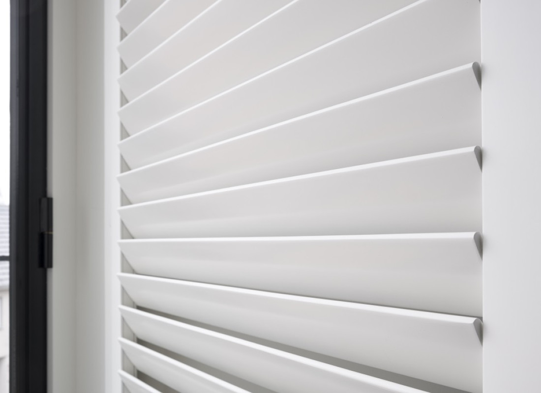 witte shutters silent view close up JASNO